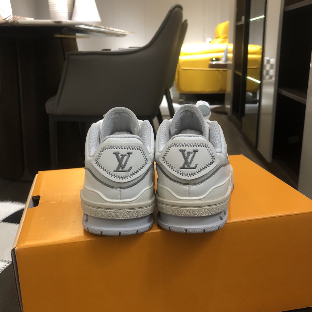 Children's shoes child